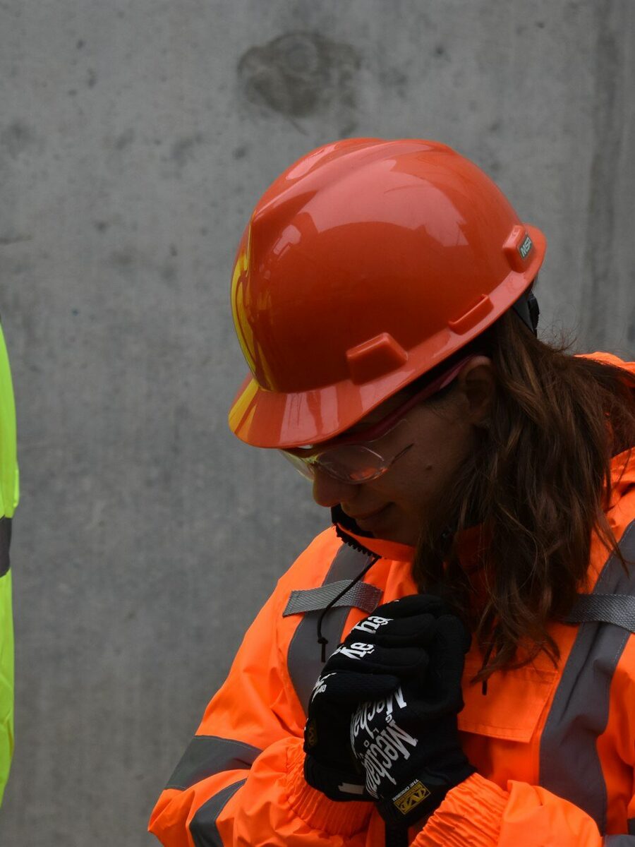 Katrin Vogl auf der Baustelle